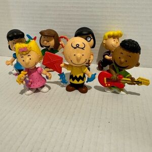charlie brown peanuts figurines